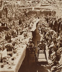 Fête du thé du jubilé pour les enfants à Orville Road, Battersea, 1935